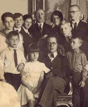 A. Segovia with VI Yashnevo and his students (1936)